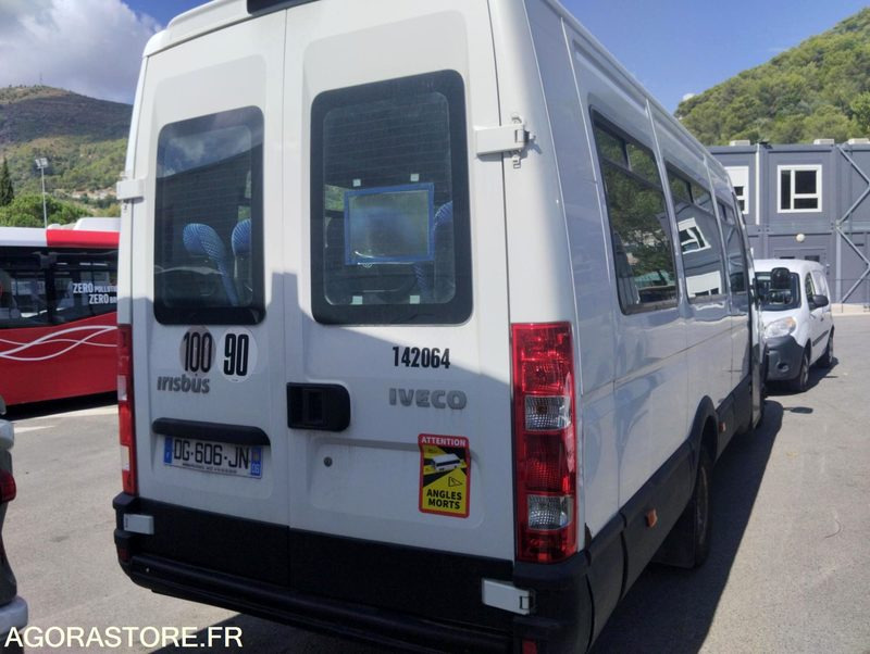 IVECO DAILY N°142064 - Minibus, Transport de personnes: photos 3 IVECO DAILY N°142064 - Minibus, Transport de personnes: photos 3