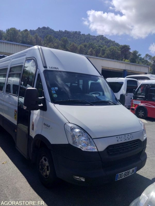 IVECO DAILY N°142064 - Minibus, Transport de personnes: photos 1 IVECO DAILY N°142064 - Minibus, Transport de personnes: photos 1