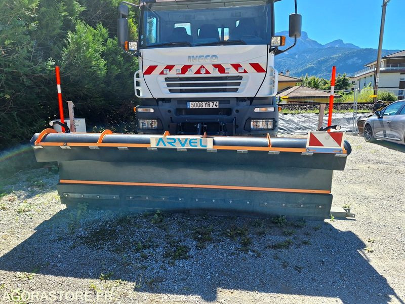 IVECO TRACKER - Engin de déneigement: photos 1 IVECO TRACKER - Engin de déneigement: photos 1