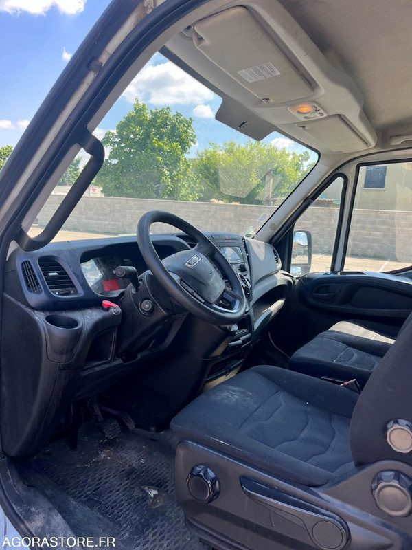 Iveco Daily 35C BVA - 2019 - 118 200km - Fourgon utilitaire: photos 5 Iveco Daily 35C BVA - 2019 - 118 200km - Fourgon utilitaire: photos 5