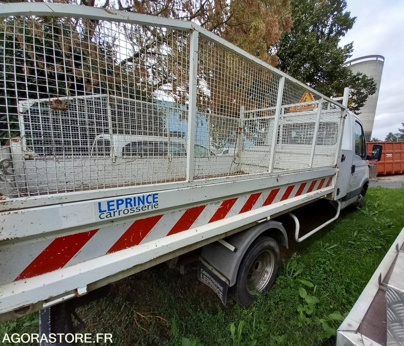 Iveco Daily - DL928JK - Fourgon utilitaire: photos 2 Iveco Daily - DL928JK - Fourgon utilitaire: photos 2