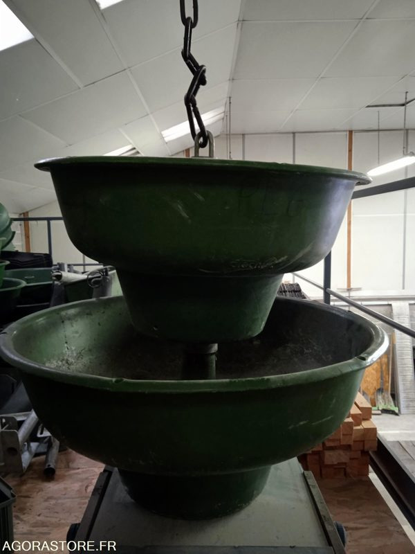 Jardinière double ronde avec accroche de suspension et chaine en fer (diamètre - Matériel de jardinage: photos 1 Jardinière double ronde avec accroche de suspension et chaine en fer (diamètre - Matériel de jardinage: photos 1