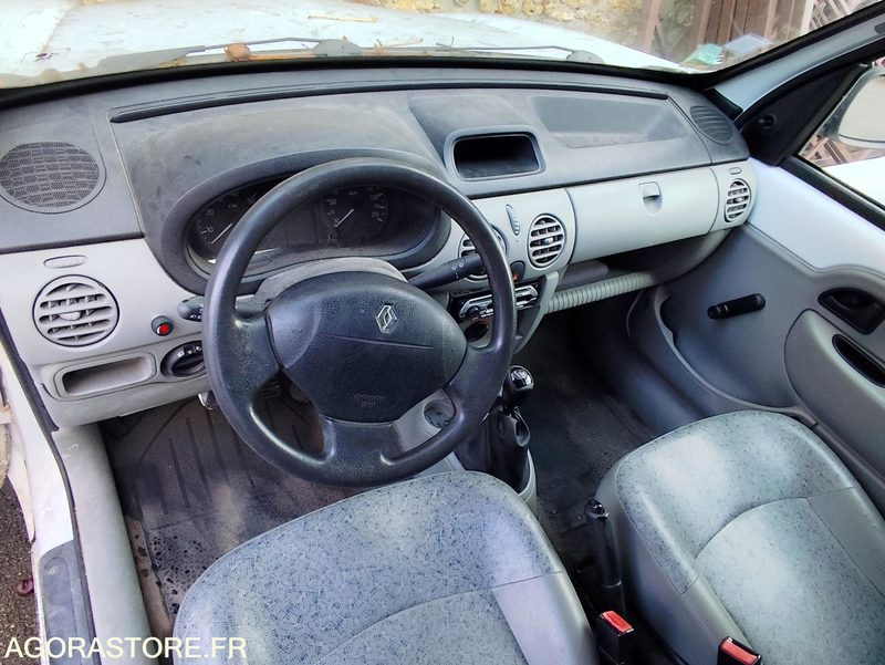 Kangoo - 2006 - 10697kms - sans carte grise (FIV) - Fourgonnette: photos 3 Kangoo - 2006 - 10697kms - sans carte grise (FIV) - Fourgonnette: photos 3