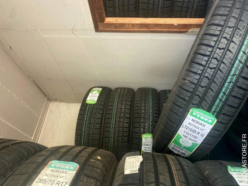 LOT DE 20 PNEUS ETE NOKIAN ROTIIVA HT LT 215/85R16 115/112S DOT 2019 (T429320) - Pneu: photos 3 LOT DE 20 PNEUS ETE NOKIAN ROTIIVA HT LT 215/85R16 115/112S DOT 2019 (T429320) - Pneu: photos 3