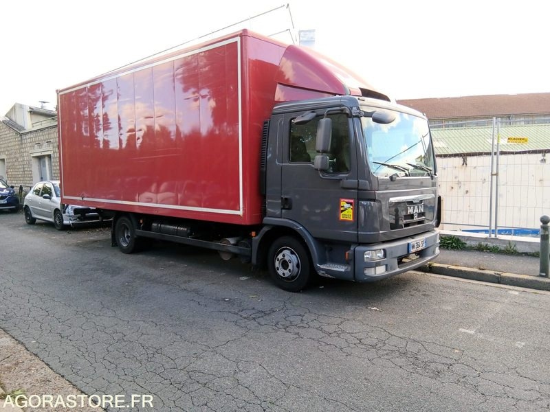 MAN TGL 7.150 ANNEE 2011- 7.5T - 385 000 KMS - Camion fourgon: photos 1 MAN TGL 7.150 ANNEE 2011- 7.5T - 385 000 KMS - Camion fourgon: photos 1