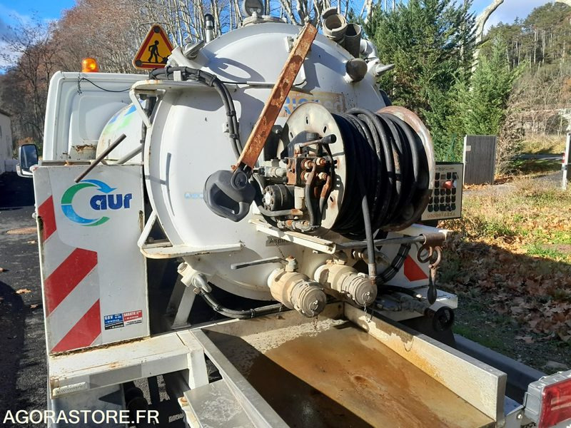 MERCEDES 315 - HYDROCUREUSE // ET719HX // 2007 213567KM // ÉTAT MOTEUR INCONNU - Camion hydrocureur: photos 4 MERCEDES 315 - HYDROCUREUSE // ET719HX // 2007 213567KM // ÉTAT MOTEUR INCONNU - Camion hydrocureur: photos 4