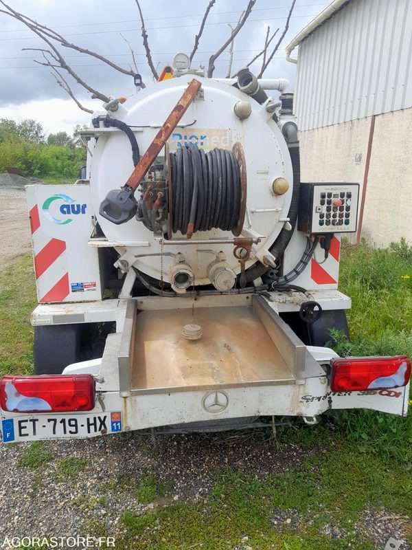 MERCEDES 315 - HYDROCUREUSE // ET719HX // 2007 213567KM // ÉTAT MOTEUR INCONNU - Camion hydrocureur: photos 3 MERCEDES 315 - HYDROCUREUSE // ET719HX // 2007 213567KM // ÉTAT MOTEUR INCONNU - Camion hydrocureur: photos 3