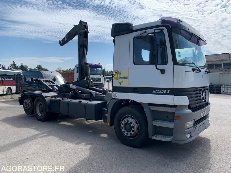 MERCEDES 6x2 - ACTROS 2531 - 1999 / 515000 KM - Camion ampliroll: photos 3 MERCEDES 6x2 - ACTROS 2531 - 1999 / 515000 KM - Camion ampliroll: photos 3