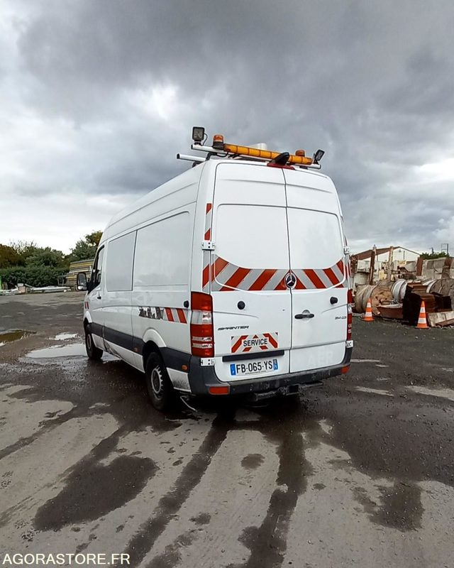 MERCEDES SPRINTER diesel - Année 2018 - 349.100km - Fourgon utilitaire: photos 3 MERCEDES SPRINTER diesel - Année 2018 - 349.100km - Fourgon utilitaire: photos 3