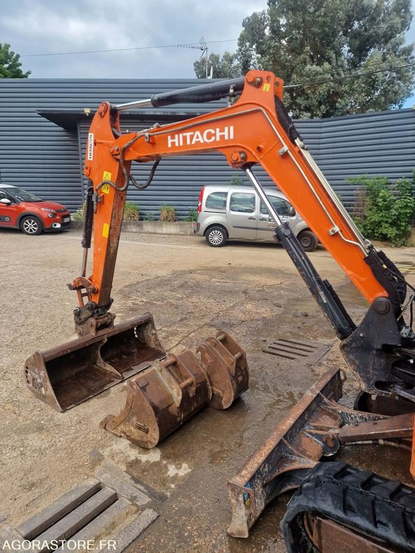 MINI PELLE HYDRAULIQUE SUR CHENILLES CAOUTCHOUC HITACHI ZX26U DIESEL 19.7CV 2017 - Mini pelle: photos 5 MINI PELLE HYDRAULIQUE SUR CHENILLES CAOUTCHOUC HITACHI ZX26U DIESEL 19.7CV 2017 - Mini pelle: photos 5