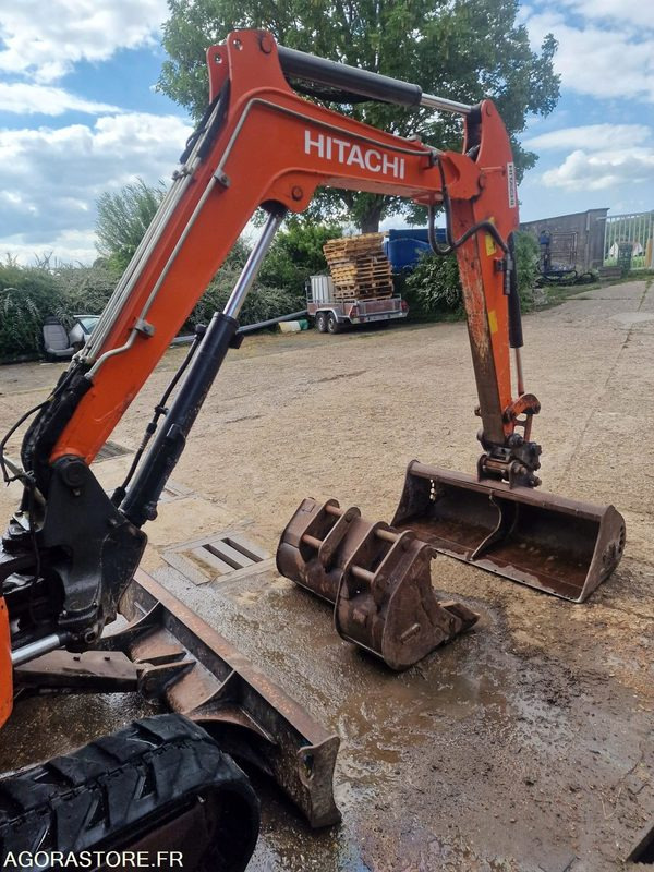 MINI PELLE HYDRAULIQUE SUR CHENILLES CAOUTCHOUC HITACHI ZX26U DIESEL 19.7CV 2017 - Mini pelle: photos 1 MINI PELLE HYDRAULIQUE SUR CHENILLES CAOUTCHOUC HITACHI ZX26U DIESEL 19.7CV 2017 - Mini pelle: photos 1