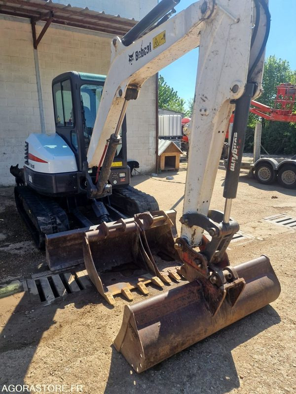 MINI PELLE SUR CHENILLE CAOUTCHOUC BOBCAT 5T E45 AVEC 3 GODETS - 2017 - 1715h - Mini pelle: photos 1 MINI PELLE SUR CHENILLE CAOUTCHOUC BOBCAT 5T E45 AVEC 3 GODETS - 2017 - 1715h - Mini pelle: photos 1