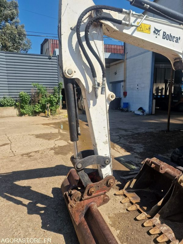 MINI PELLE SUR CHENILLE CAOUTCHOUC BOBCAT 5T E45 AVEC 3 GODETS - 2017 - 1715h - Mini pelle: photos 4 MINI PELLE SUR CHENILLE CAOUTCHOUC BOBCAT 5T E45 AVEC 3 GODETS - 2017 - 1715h - Mini pelle: photos 4