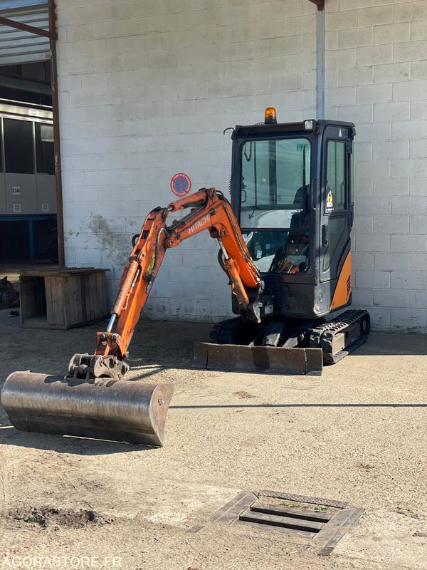 MINI-PELLE SUR CHENILLE CAOUTCHOUC HITACHI ZX17U-2 15CV 1.9T AVEC 3 GODETS - Pelle: photos 2 MINI-PELLE SUR CHENILLE CAOUTCHOUC HITACHI ZX17U-2 15CV 1.9T AVEC 3 GODETS - Pelle: photos 2