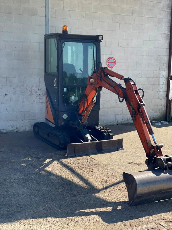 MINI-PELLE SUR CHENILLE CAOUTCHOUC HITACHI ZX17U-2 15CV 1.9T AVEC 3 GODETS - Pelle: photos 2 MINI-PELLE SUR CHENILLE CAOUTCHOUC HITACHI ZX17U-2 15CV 1.9T AVEC 3 GODETS - Pelle: photos 2