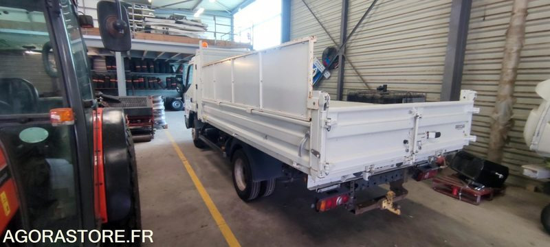 MITSUBISHI FUSO CANTER - Véhicule utilitaire benne: photos 5 MITSUBISHI FUSO CANTER - Véhicule utilitaire benne: photos 5
