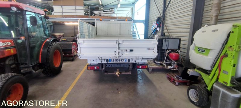 MITSUBISHI FUSO CANTER - Véhicule utilitaire benne: photos 4 MITSUBISHI FUSO CANTER - Véhicule utilitaire benne: photos 4