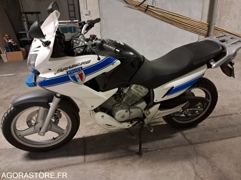 MOTO HONDA VARADERO 125 - Motocyclette: photos 1 MOTO HONDA VARADERO 125 - Motocyclette: photos 1