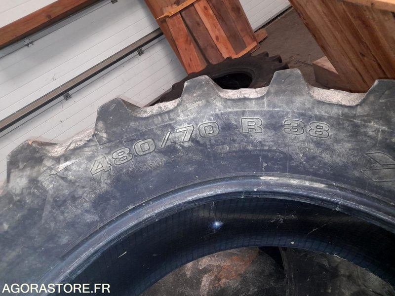 2 pneus arrières 480/70 R38 + 1 Pneus avant 420/70 R24 - Machine agricole: photos 3 2 pneus arrières 480/70 R38 + 1 Pneus avant 420/70 R24 - Machine agricole: photos 3