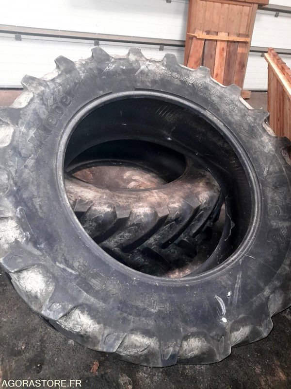 2 pneus arrières 480/70 R38 + 1 Pneus avant 420/70 R24 - Machine agricole: photos 2 2 pneus arrières 480/70 R38 + 1 Pneus avant 420/70 R24 - Machine agricole: photos 2