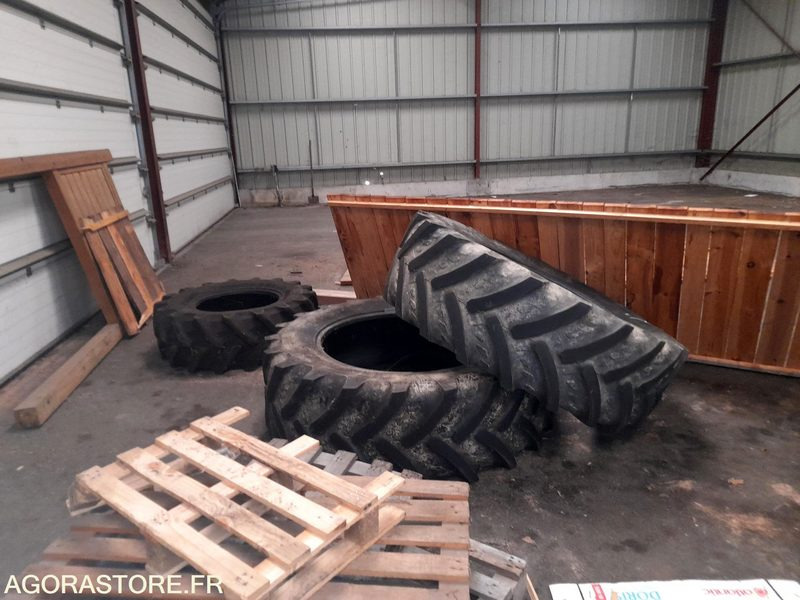 2 pneus arrières 480/70 R38 + 1 Pneus avant 420/70 R24 - Machine agricole: photos 1 2 pneus arrières 480/70 R38 + 1 Pneus avant 420/70 R24 - Machine agricole: photos 1