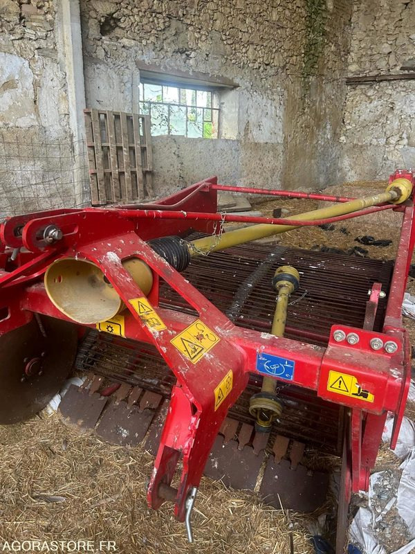 Arracheuse GRIMME - 2016 - BON ETAT GENERAL - Machine agricole: photos 1 Arracheuse GRIMME - 2016 - BON ETAT GENERAL - Machine agricole: photos 1
