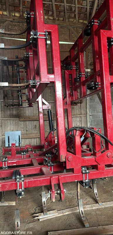 Dechaumeur GUILBART Bizon 5 - 2024 QUASI NEUF - Machine agricole: photos 3 Dechaumeur GUILBART Bizon 5 - 2024 QUASI NEUF - Machine agricole: photos 3