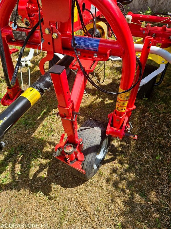 Faneuse Pottinger Hit4.47 année 2017 - Machine agricole: photos 4 Faneuse Pottinger Hit4.47 année 2017 - Machine agricole: photos 4