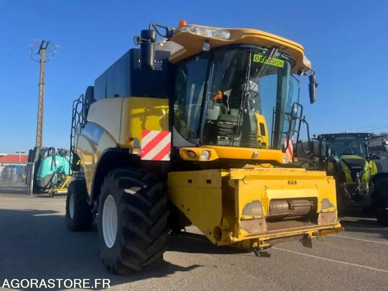 MOISSONNEUSE NEW HOLLAND CR 9060 - 2007 / 3515H - Machine agricole: photos 4 MOISSONNEUSE NEW HOLLAND CR 9060 - 2007 / 3515H - Machine agricole: photos 4