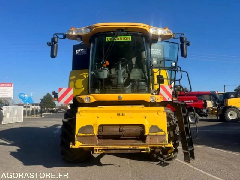 MOISSONNEUSE NEW HOLLAND CR 9060 - 2007 / 3515H - Machine agricole: photos 1 MOISSONNEUSE NEW HOLLAND CR 9060 - 2007 / 3515H - Machine agricole: photos 1