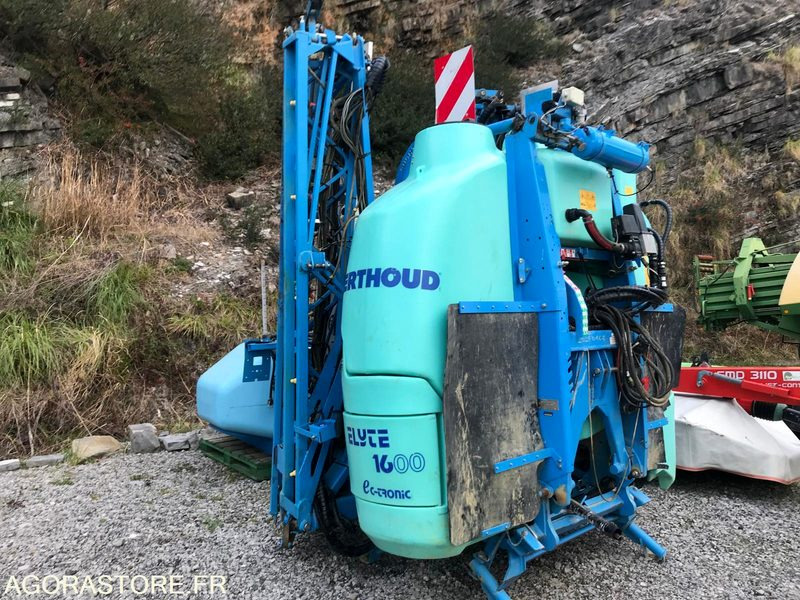 PULVERISATEUR BERTHOUD - ELYTE 1600 EC TRONIC (30 mètres) - Machine agricole: photos 2 PULVERISATEUR BERTHOUD - ELYTE 1600 EC TRONIC (30 mètres) - Machine agricole: photos 2