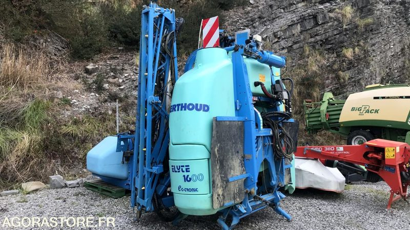 PULVERISATEUR BERTHOUD - ELYTE 1600 EC TRONIC (30 mètres) - Machine agricole: photos 3 PULVERISATEUR BERTHOUD - ELYTE 1600 EC TRONIC (30 mètres) - Machine agricole: photos 3