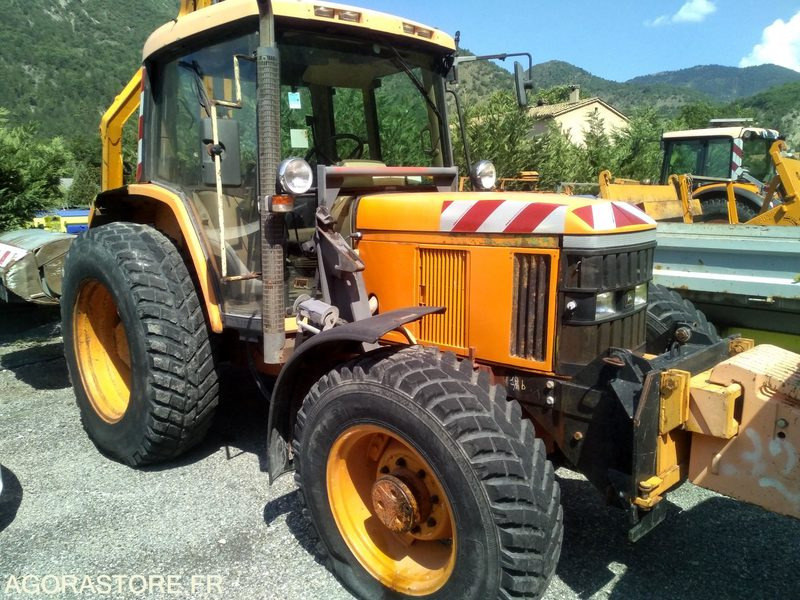 Tracteur John Deere 6220 4X4 - 2006 - 10558 heures avec épareuse NOREMAT Tonica - Machine agricole: photos 1 Tracteur John Deere 6220 4X4 - 2006 - 10558 heures avec épareuse NOREMAT Tonica - Machine agricole: photos 1