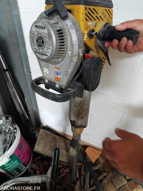 Marteau piqueur thermique Wacker Neuson BH55 - Matériel de chantier: photos 1 Marteau piqueur thermique Wacker Neuson BH55 - Matériel de chantier: photos 1