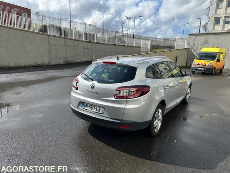 Megane III Phase 3 Estate 1.5 dCi 110 cv BVA DN561LX - Voiture break: photos 3 Megane III Phase 3 Estate 1.5 dCi 110 cv BVA DN561LX - Voiture break: photos 3