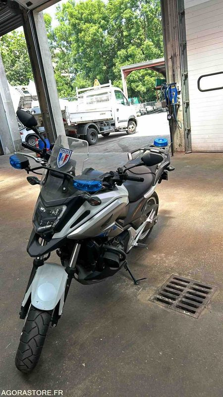 Moto Honda NC750 2018 - Motocyclette: photos 2 Moto Honda NC750 2018 - Motocyclette: photos 2