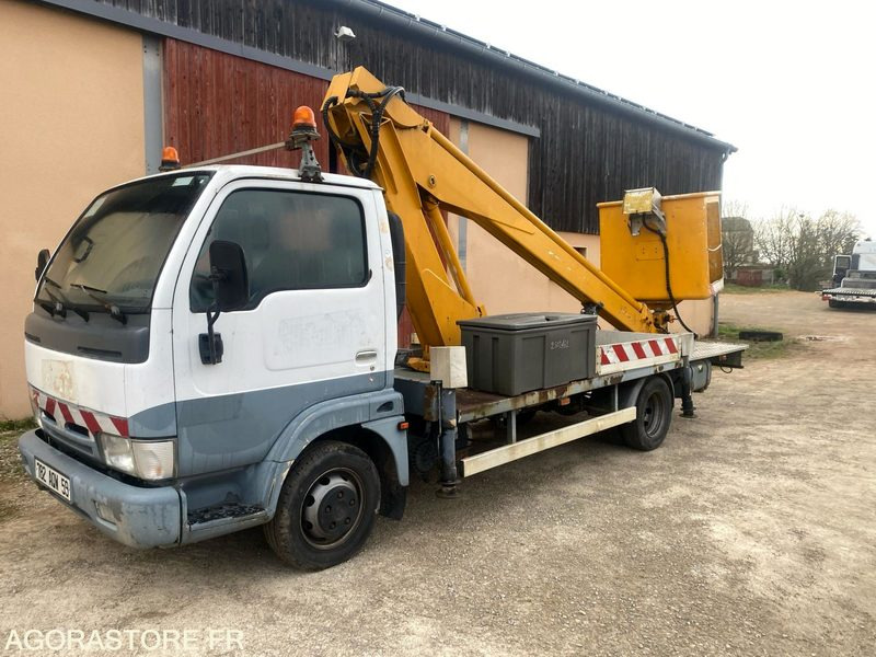 Nacelle Multitel 160 ALU DS monté sur Nissan Cabstar - Camion avec nacelle: photos 1 Nacelle Multitel 160 ALU DS monté sur Nissan Cabstar - Camion avec nacelle: photos 1