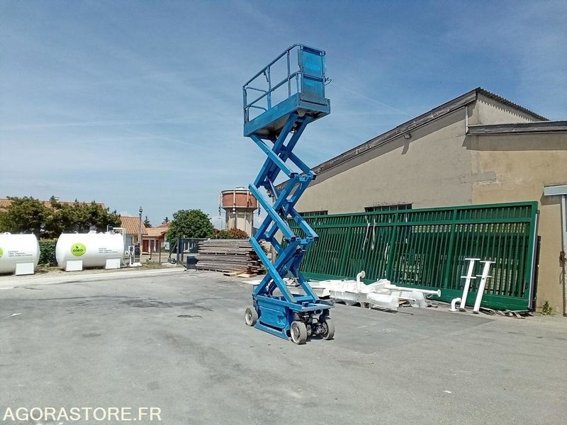 Nacelle electrique à ciseaux JLG 2030ES - Nacelle: photos 1 Nacelle electrique à ciseaux JLG 2030ES - Nacelle: photos 1