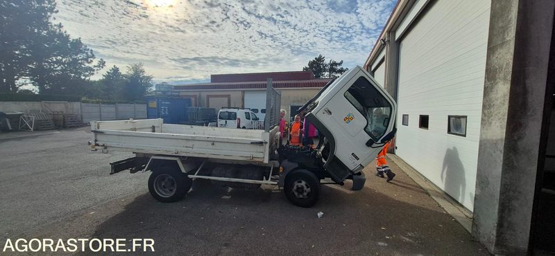 Nissan Cabstar - Véhicule utilitaire benne: photos 4 Nissan Cabstar - Véhicule utilitaire benne: photos 4