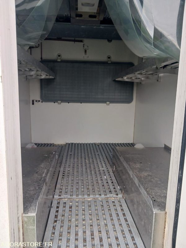 OPEL VIVARO FRIGORIFIQUE - 2017 - 159600KM - Véhicule utilitaire frigorifique: photos 4 OPEL VIVARO FRIGORIFIQUE - 2017 - 159600KM - Véhicule utilitaire frigorifique: photos 4