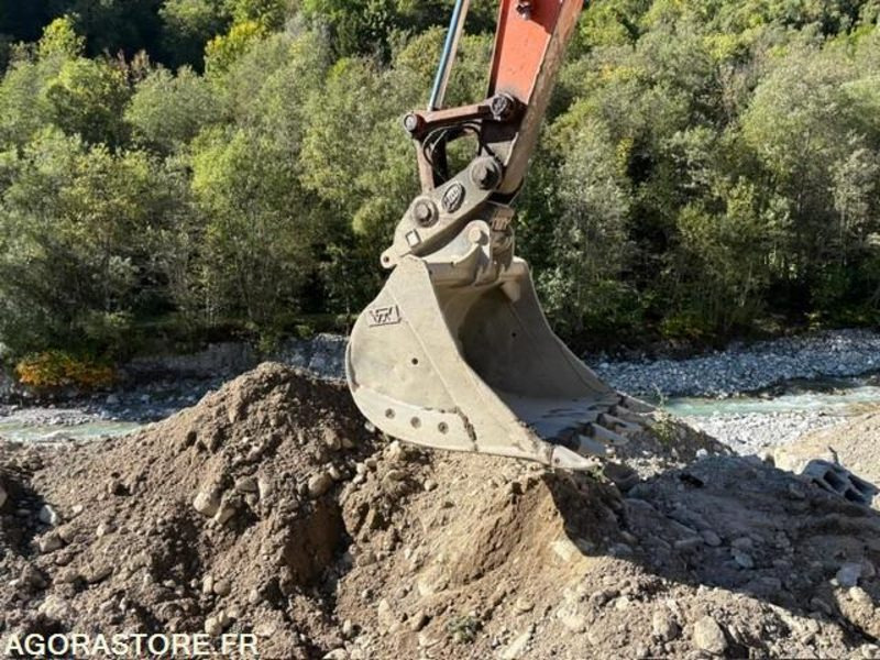 PELLE A CHENILLE ACIER HITACHI ZX130LCN-5B - Pelle: photos 3 PELLE A CHENILLE ACIER HITACHI ZX130LCN-5B - Pelle: photos 3