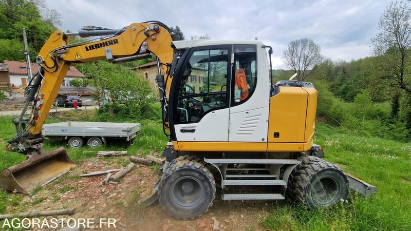 PELLE A PNEUS A912 COMPACT 2 godets - LIEBHERR - 2019 - 2820h - Pelle: photos 1 PELLE A PNEUS A912 COMPACT 2 godets - LIEBHERR - 2019 - 2820h - Pelle: photos 1