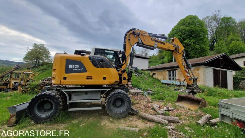 PELLE A PNEUS A912 COMPACT 2 godets - LIEBHERR - 2019 - 2820h - Pelle: photos 2 PELLE A PNEUS A912 COMPACT 2 godets - LIEBHERR - 2019 - 2820h - Pelle: photos 2