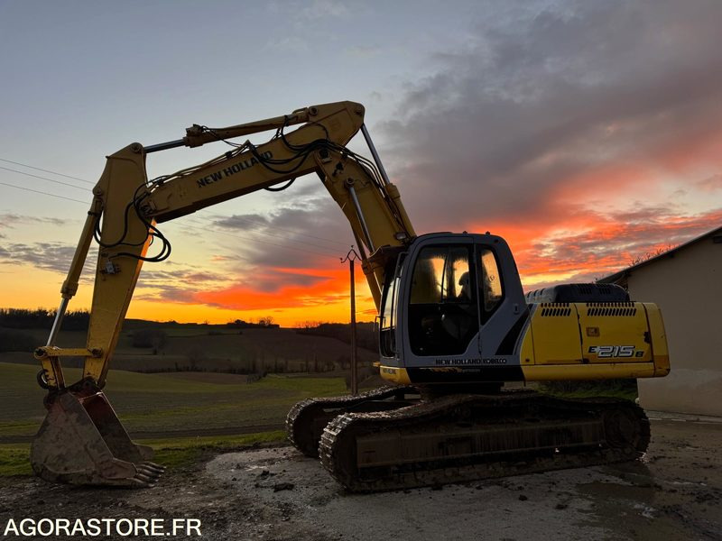 PELLE NEW HOLLAND E215B - 2009 - 11000 heures - Pelle: photos 4 PELLE NEW HOLLAND E215B - 2009 - 11000 heures - Pelle: photos 4