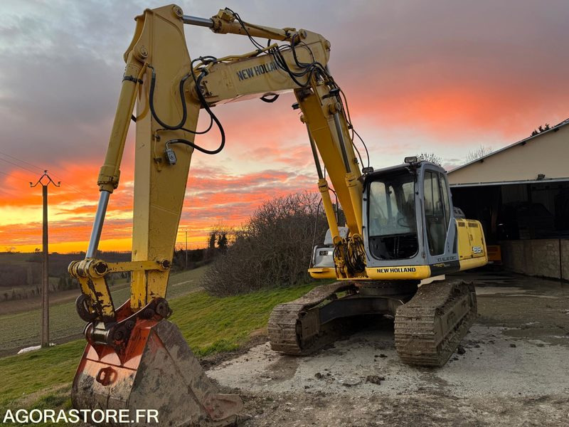 PELLE NEW HOLLAND E215B - 2009 - 11000 heures - Pelle: photos 5 PELLE NEW HOLLAND E215B - 2009 - 11000 heures - Pelle: photos 5