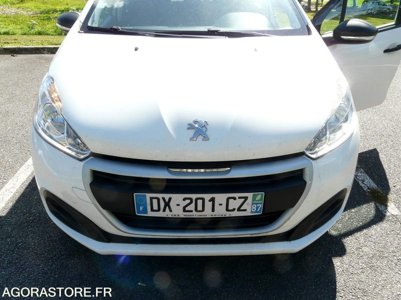 PEUGEOT 208 DX201CZ - Voiture: photos 1 PEUGEOT 208 DX201CZ - Voiture: photos 1