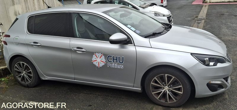PEUGEOT 308 Essence 110 cv - 2017 - 195000 km - Voiture: photos 2 PEUGEOT 308 Essence 110 cv - 2017 - 195000 km - Voiture: photos 2