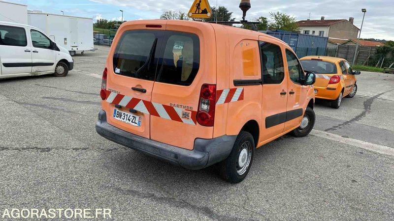 PEUGEOT PARTNER 4X4 DANGEL - 182618 KM - Fourgonnette: photos 4 PEUGEOT PARTNER 4X4 DANGEL - 182618 KM - Fourgonnette: photos 4