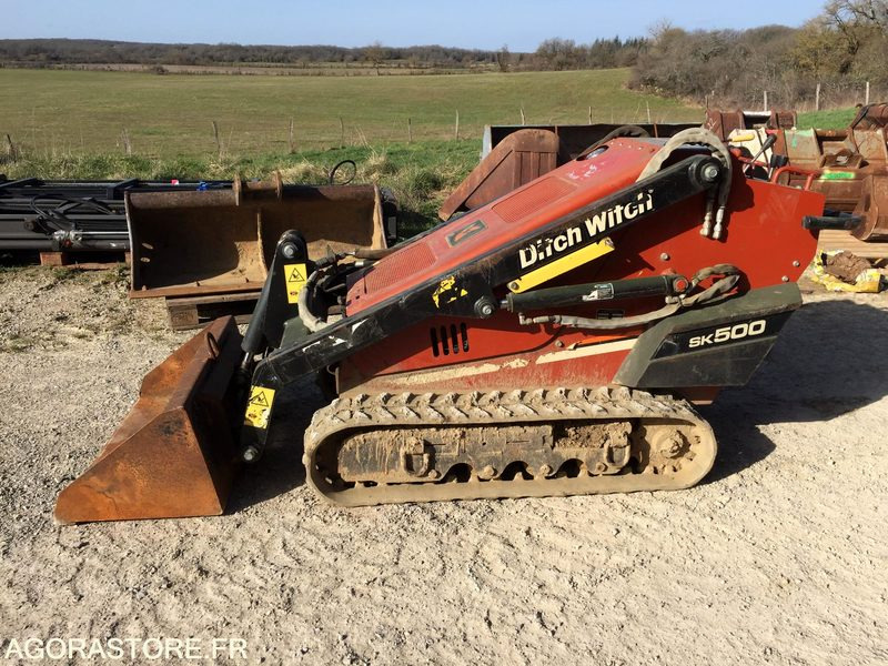 PORTE OUTILS à chenilles DITCH WITCH SK500 - Chargeuse: photos 2 PORTE OUTILS à chenilles DITCH WITCH SK500 - Chargeuse: photos 2