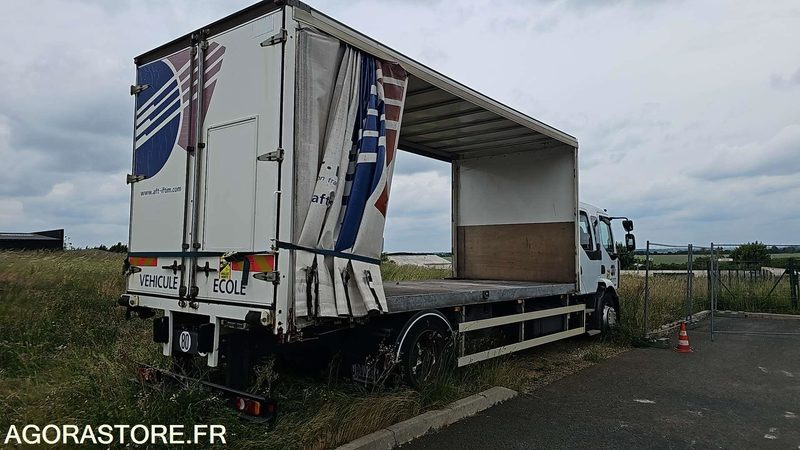 PORTEUR BACHE RENAULT MIDLUM - 2009 - 476000kms - Camion à rideaux coulissants: photos 4 PORTEUR BACHE RENAULT MIDLUM - 2009 - 476000kms - Camion à rideaux coulissants: photos 4